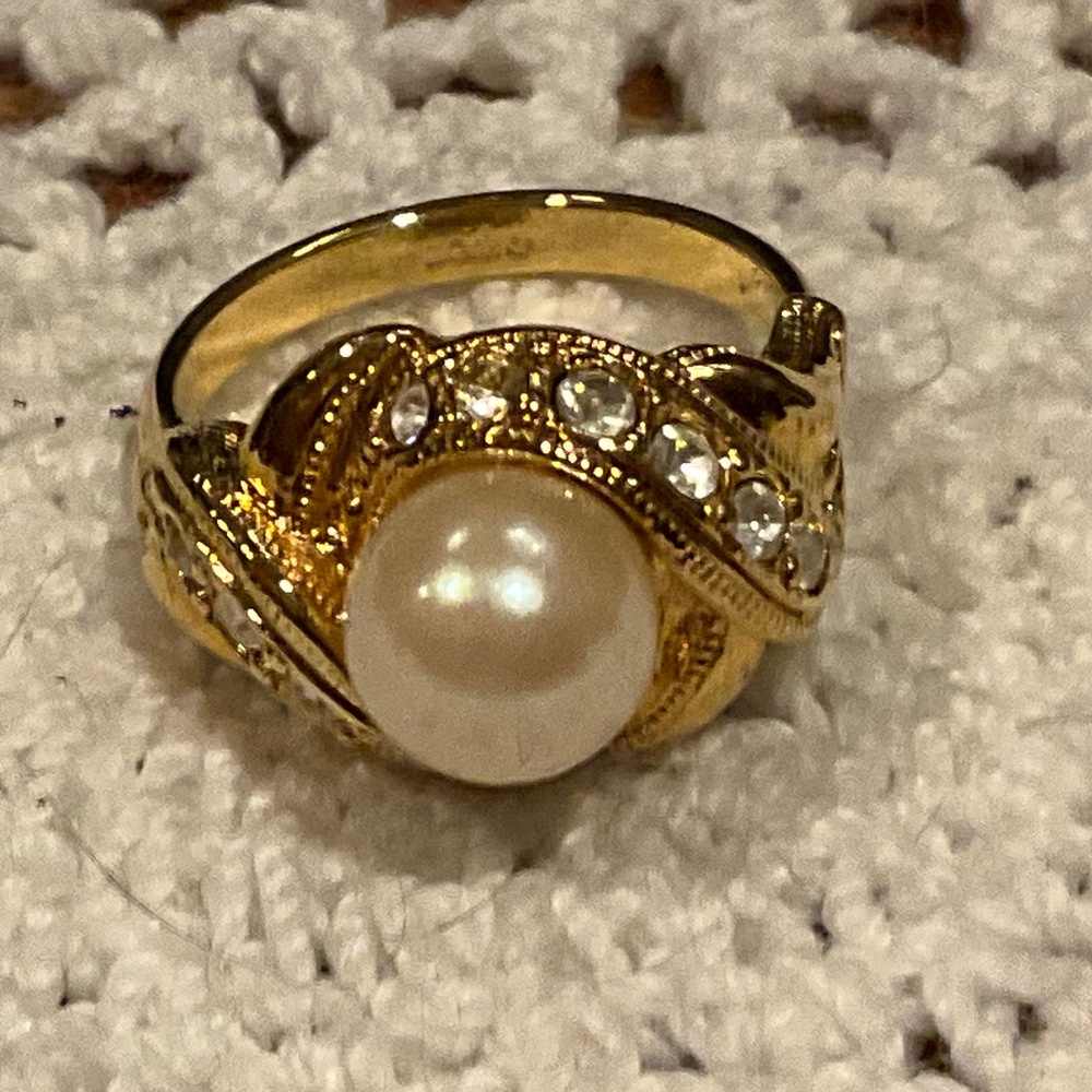 Vintage Avon Pearly Ring Gold Tone Size 6